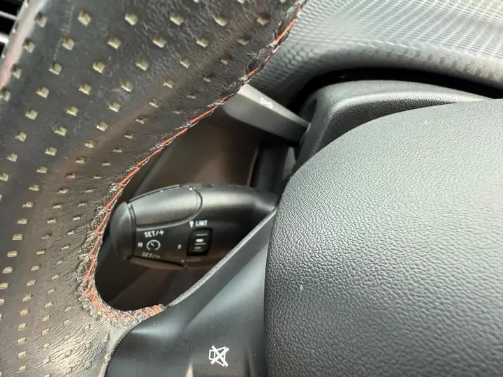 Peugeot 208 2016 photo 5