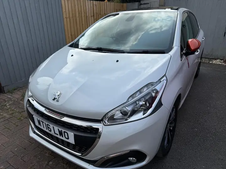 Peugeot 208
