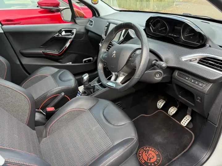 Peugeot 208 2016 photo 4