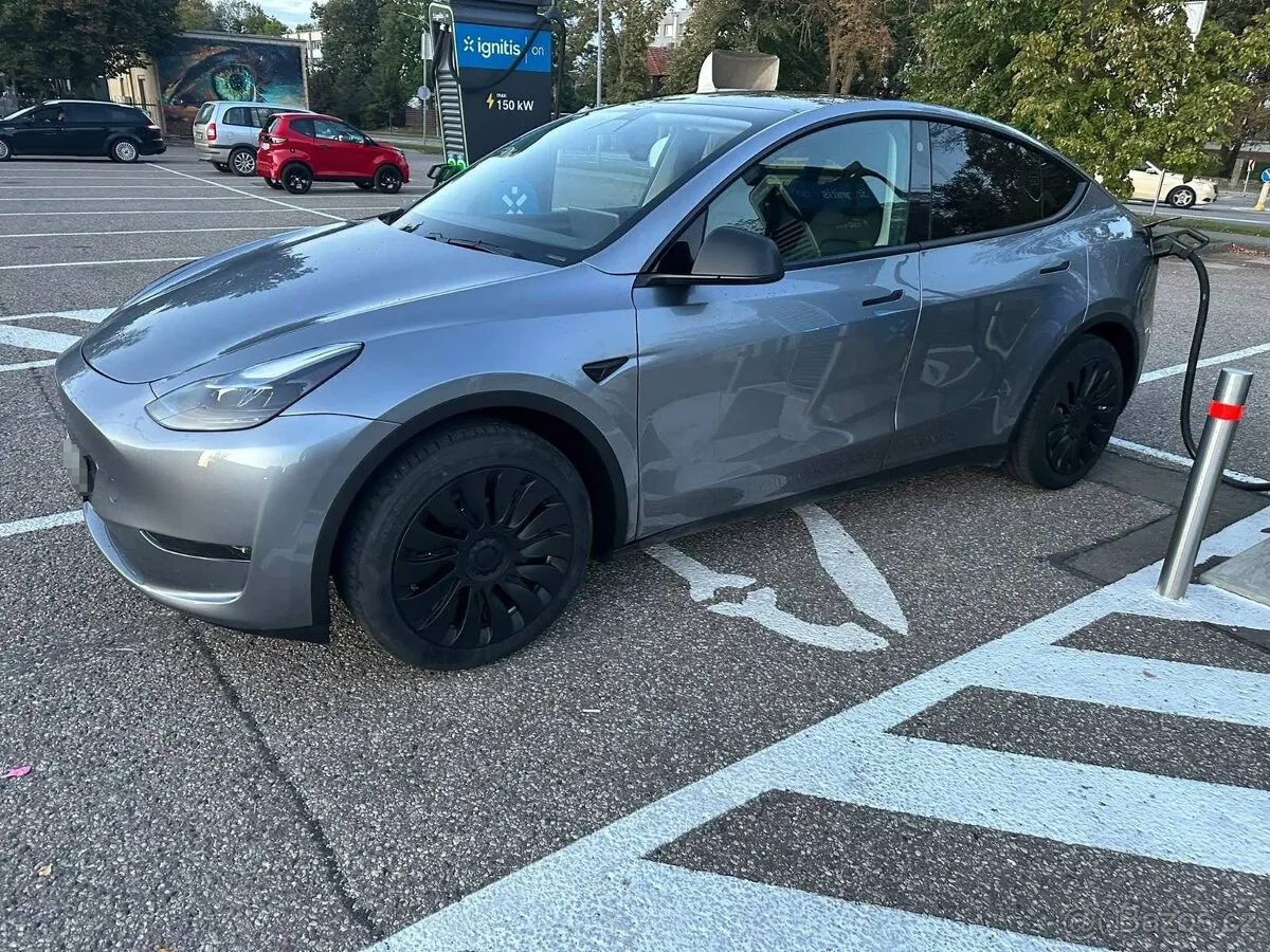 Tesla Model Y 2023 photo 3