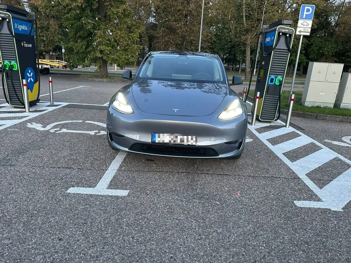 Tesla Model Y 2023 photo 2