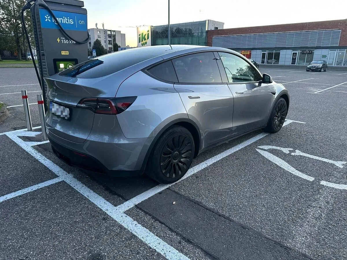 Tesla Model Y 2023 photo 5