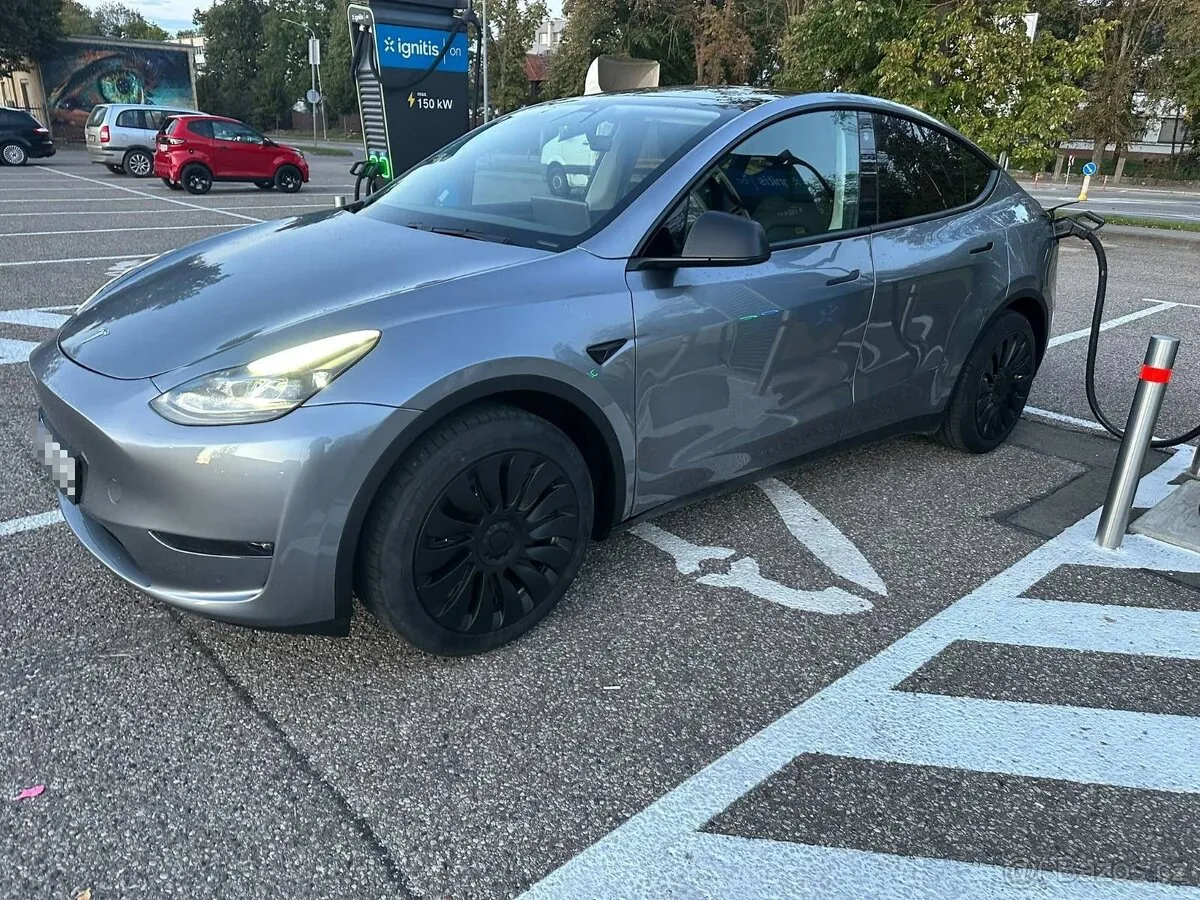 Tesla Model Y 2023 photo 4