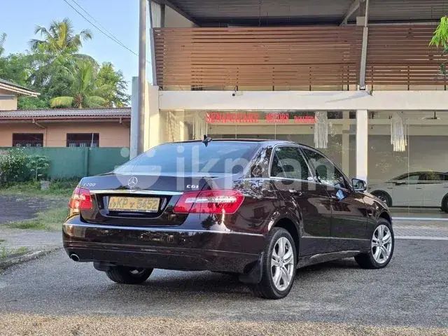 Mercedes-Benz E200 2011 photo 2