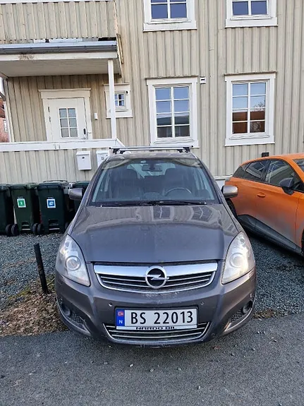 Opel Zafira 2011 photo 2