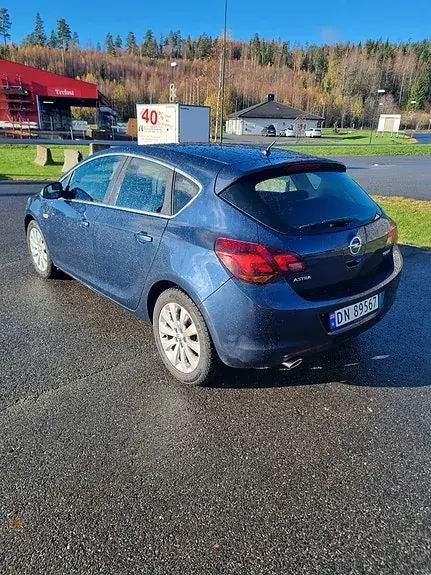 Opel Astra 2012 photo 2