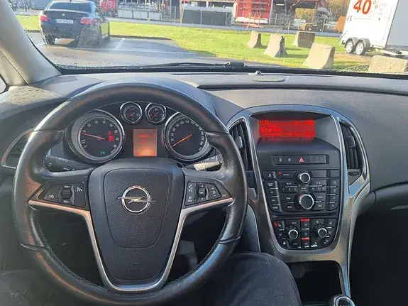 Opel Astra 2012 photo 5