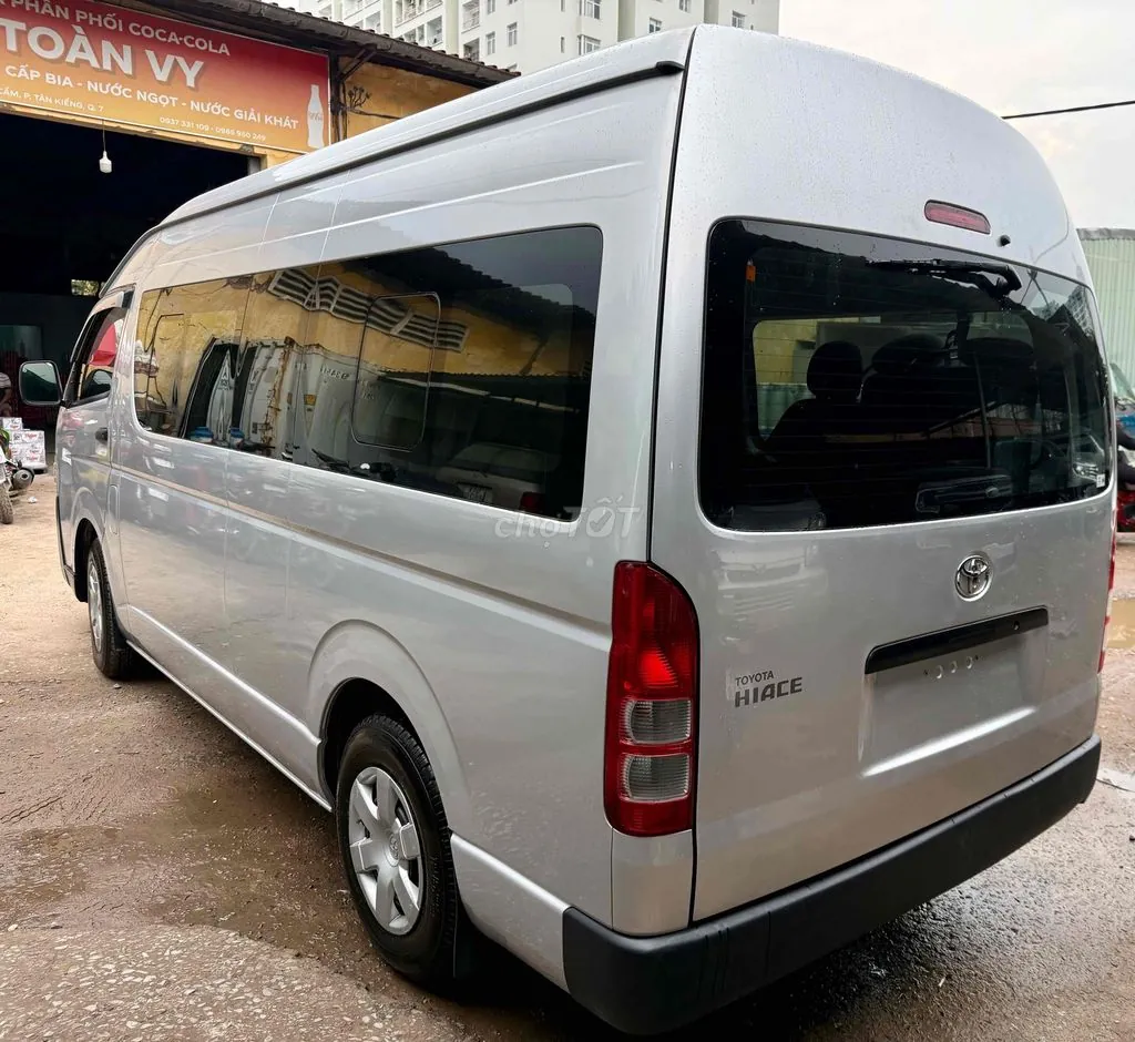 Toyota Hiace 2017 photo 3