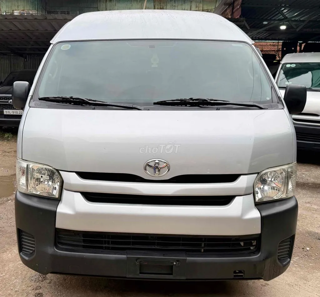 Toyota Hiace 2017 photo 2