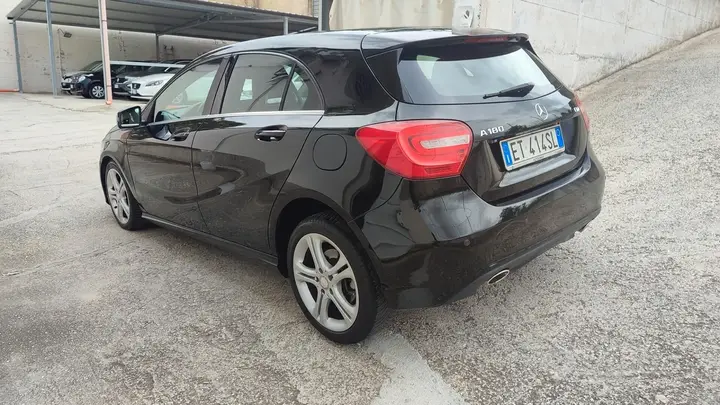 Mercedes-Benz A 180 2015 photo 5