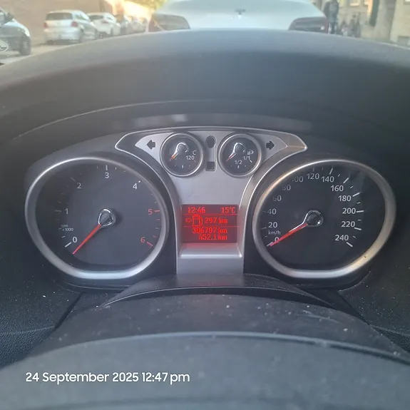 Ford Focus 2010 photo 2
