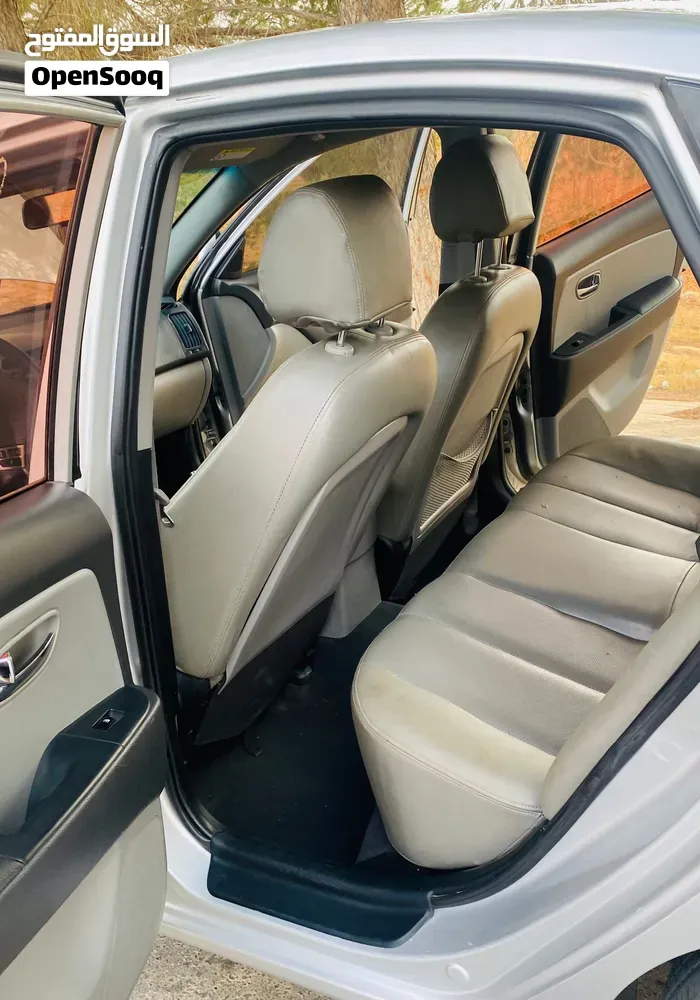 Hyundai Avante 2010 photo 2