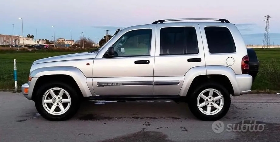 Jeep Cherokee 2005 photo 2