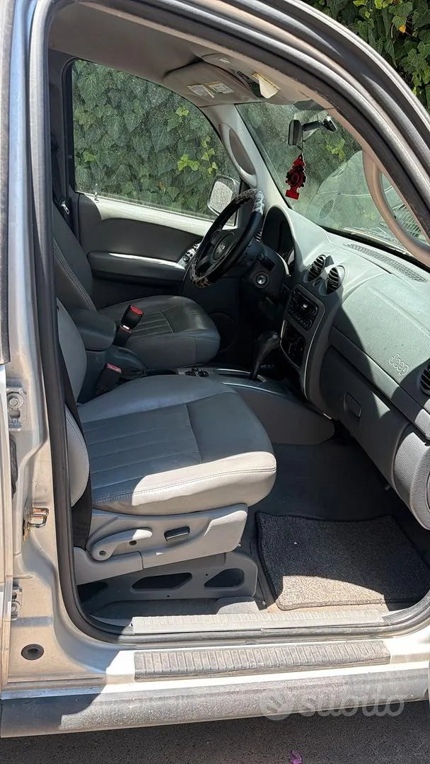 Jeep Cherokee 2005 photo 5