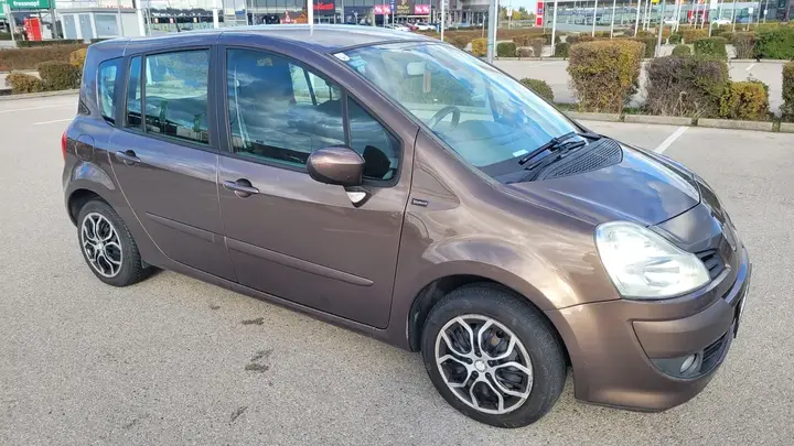 Renault Modus 2011 photo 2