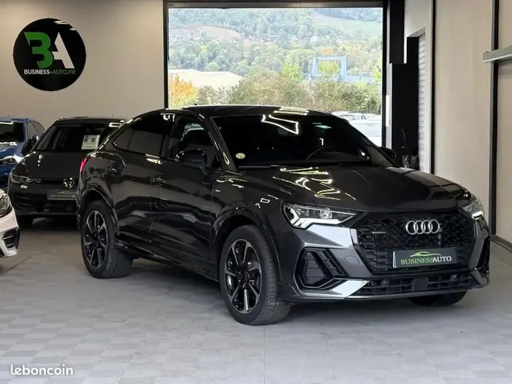 Audi Q3 2023 photo 2