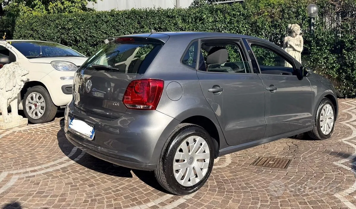Volkswagen Polo 2012 photo 2