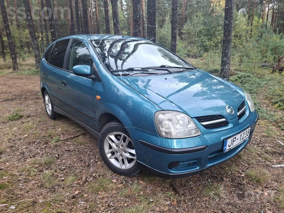 Nissan Almera Tino 2003 photo 2