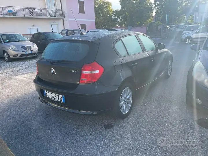 BMW 118 2010 photo 3