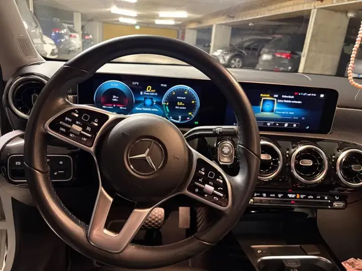Mercedes-Benz A 220