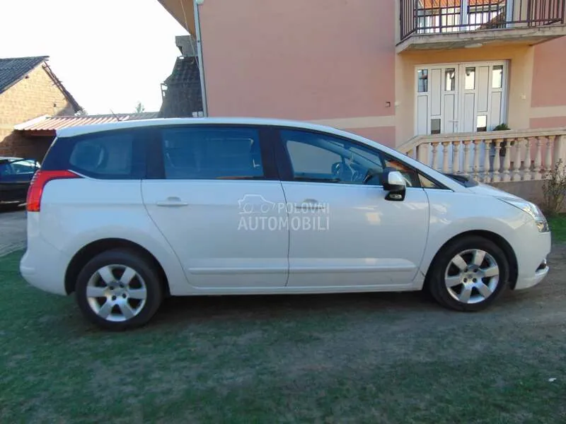 Peugeot 5008 2012 photo 4