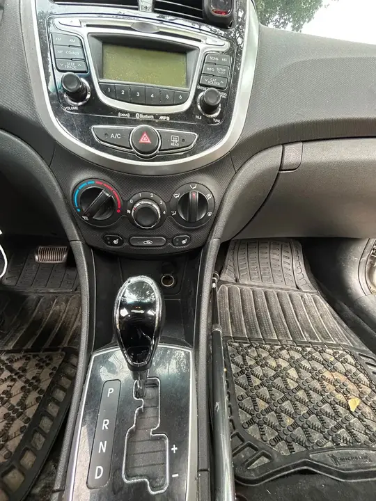 Hyundai Accent 2012 photo 5