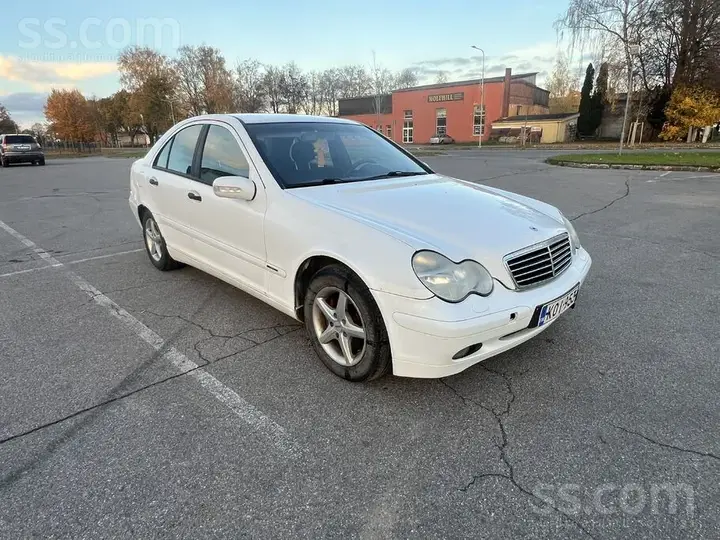 Mercedes-Benz C200 2001 photo 2