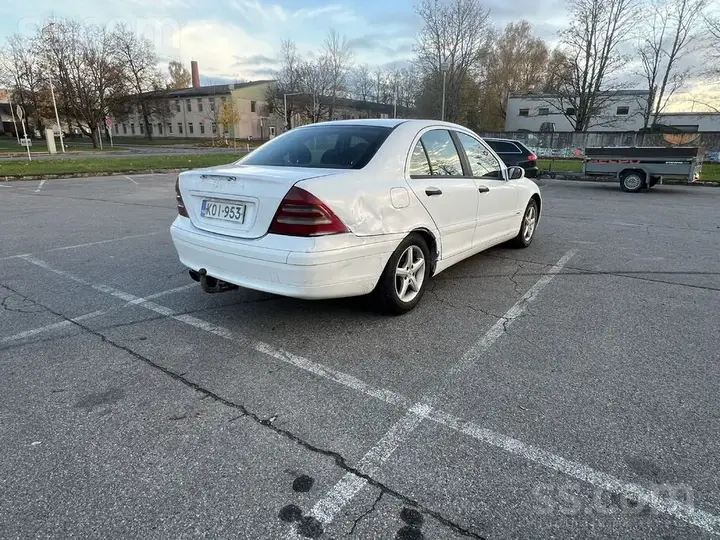 Mercedes-Benz C200 2001 photo 3
