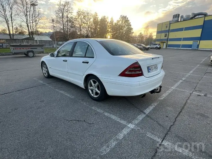 Mercedes-Benz C200 2001 photo 4