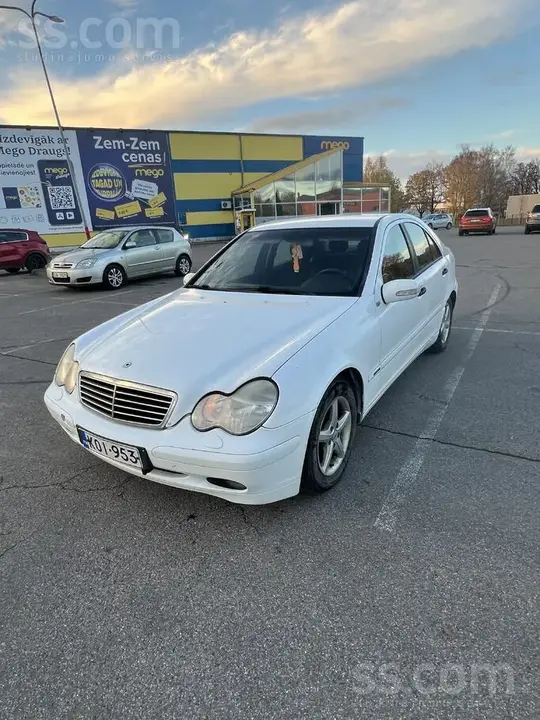 Mercedes-Benz C200