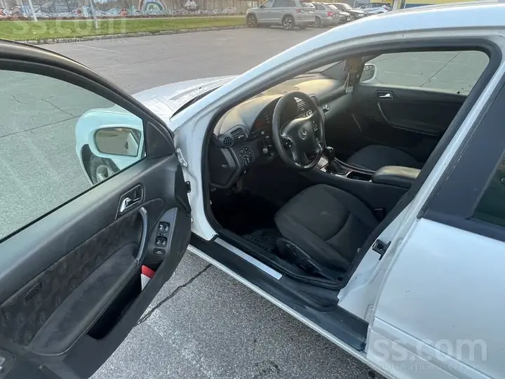 Mercedes-Benz C200 2001 photo 5