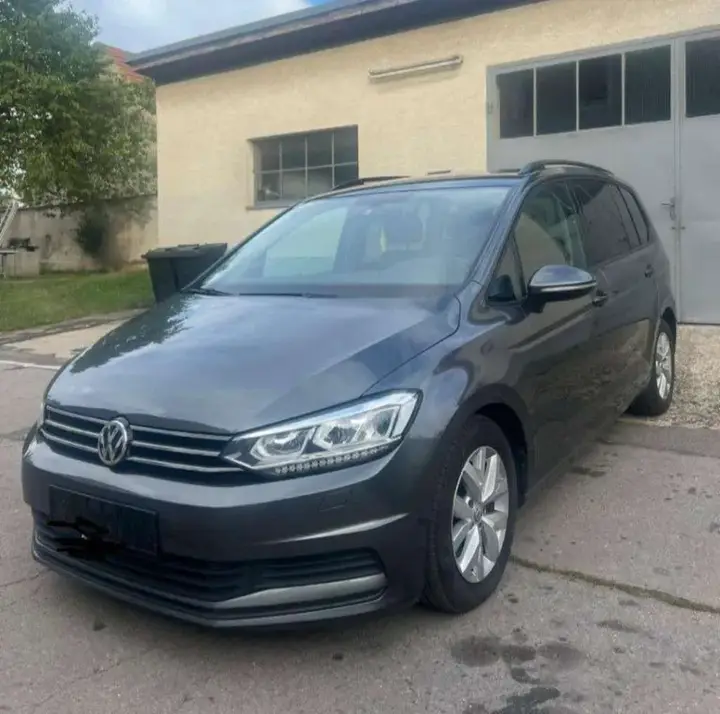 Volkswagen Touran 2018 photo 2