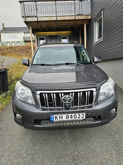 Toyota Land Cruiser 2012 photo 2