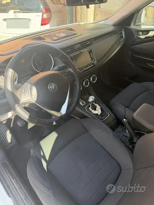 Alfa Romeo Giulietta 2017 photo 2