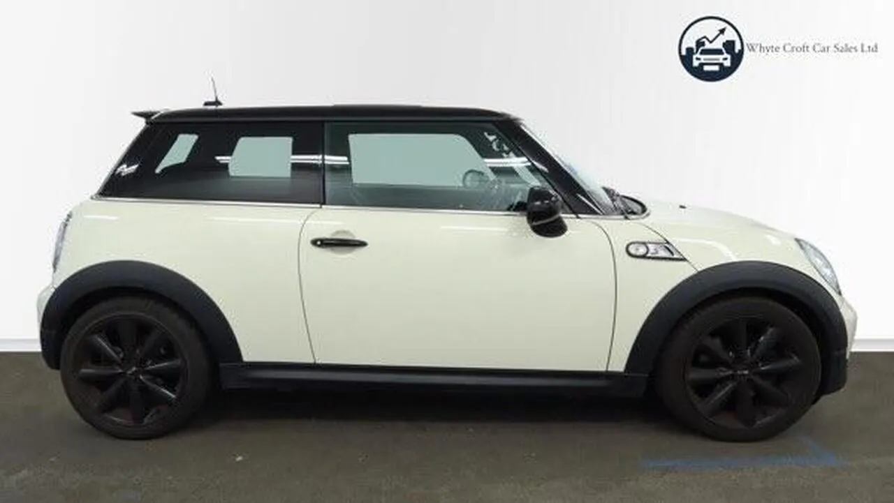 Mini Hatch 2011 photo 3