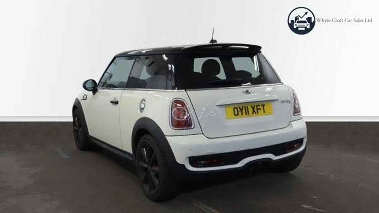 Mini Hatch 2011 photo 4