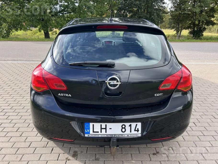 Opel Astra 2010 photo 5