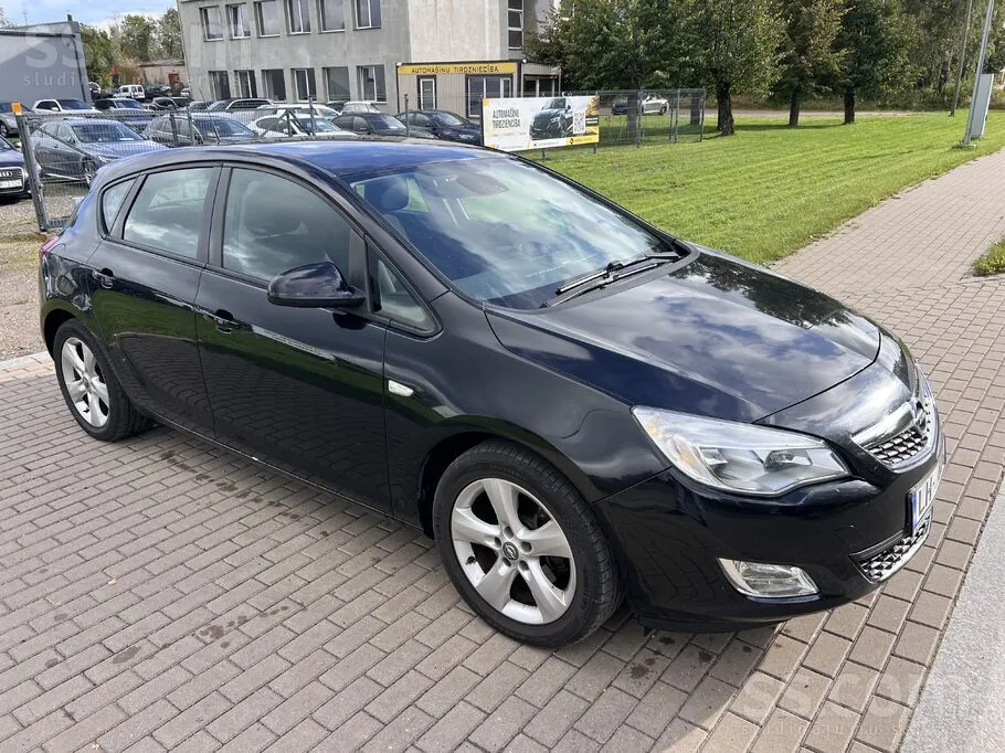Opel Astra 2010 photo 3