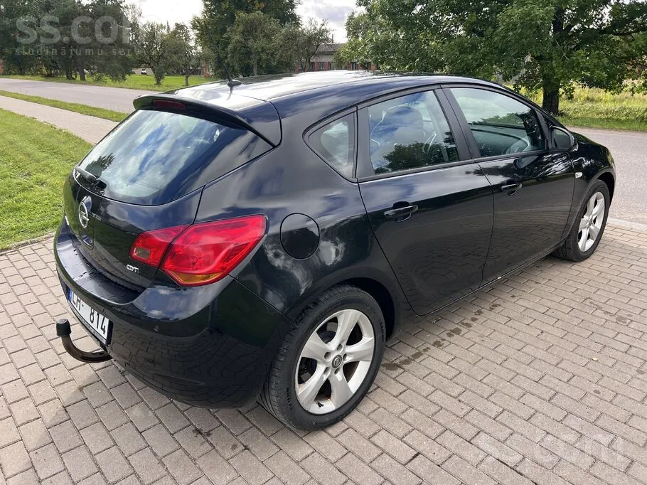 Opel Astra 2010 photo 4