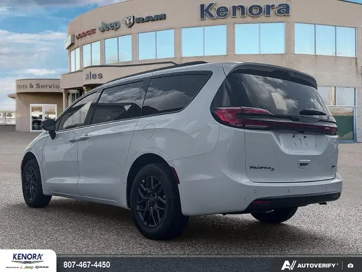 Chrysler Pacifica 2027 photo 5