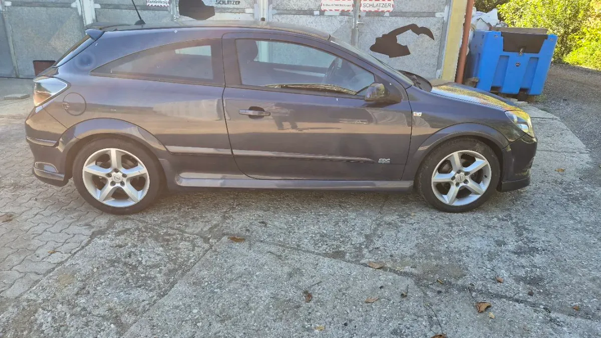 Opel Astra 2009 photo 2