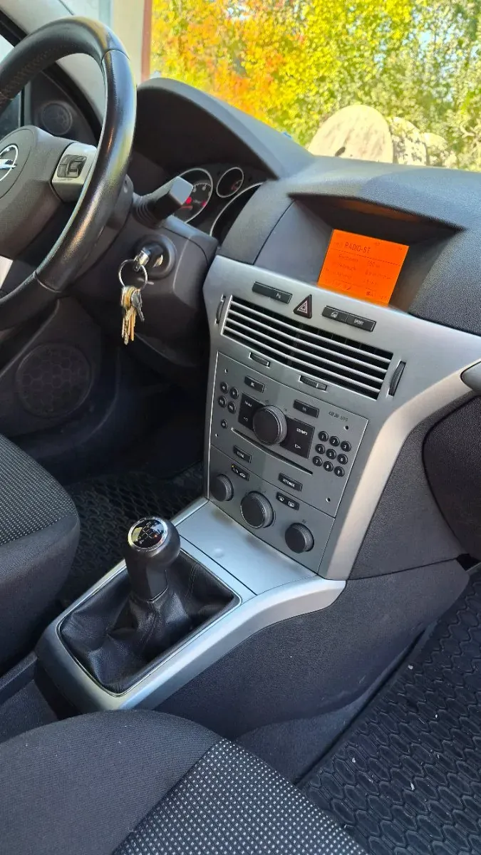 Opel Astra 2009 photo 3