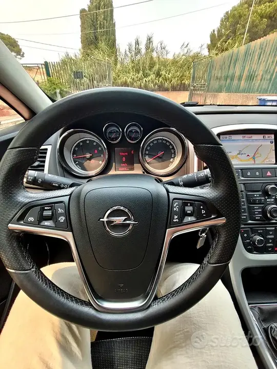 Opel Astra 2012 photo 4