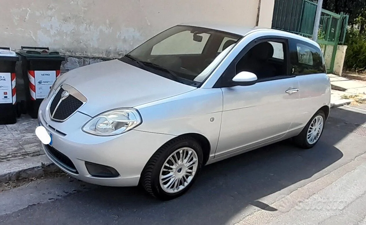Lancia Ypsilon