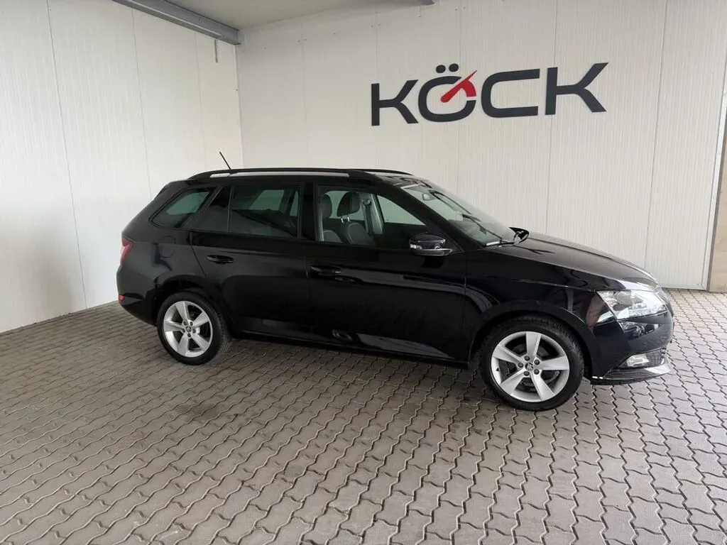 Skoda Fabia 2022 photo 3
