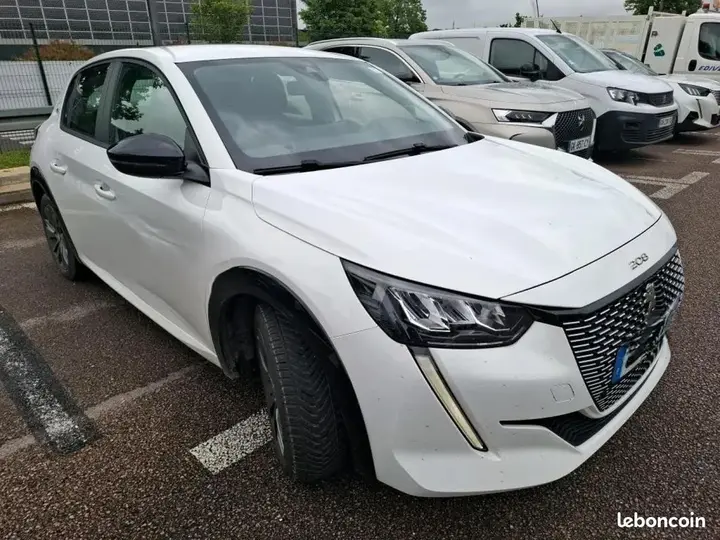 Peugeot 208 2023 photo 2