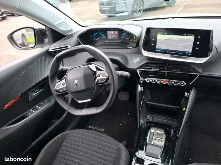 Peugeot 208 2023 photo 3