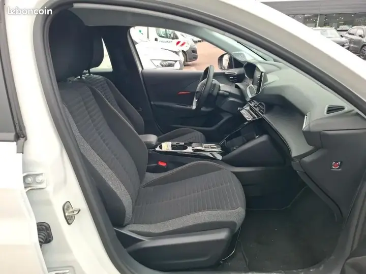 Peugeot 208 2023 photo 4