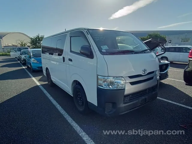 Toyota Regiusace Van