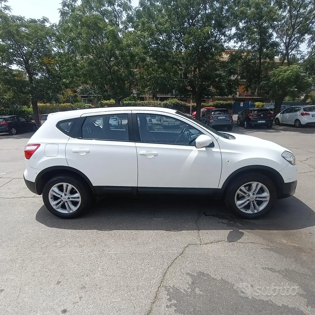 Nissan Qashqai 2012 photo 2